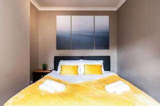 Charming 2 Bedroom House on the Iconic Humberside - 9