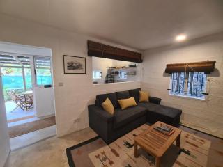 Tipima Guesthouse - Your Cozy Beach Escape - 6