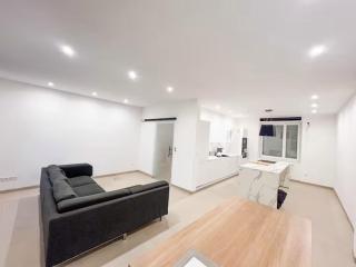 Room in new a renovated house with modern furniture - 1