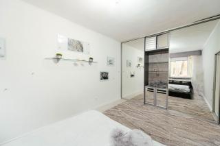 Central Apartment Facing the Cathedral - 2