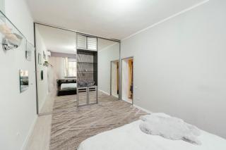 Central Apartment Facing the Cathedral - 1