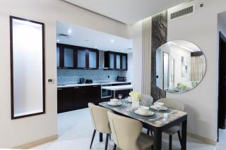 Stylish 2BR Oasis in Business Bay with Pool & Gym - 9