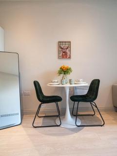 Luxury 1-Bed Apartment in Leeds City Centre - 6