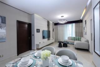 Stylish 2BR Oasis in Business Bay with Pool & Gym - 0