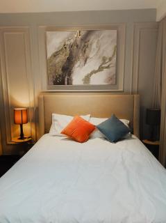 Elegant Stylish 1 Bedroom Balcony City and Manila Bay view FREE Sauna Pool GYM Makati - 0