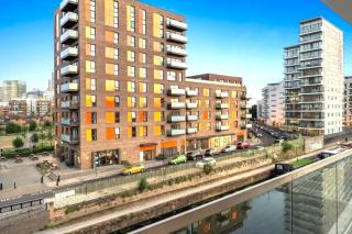 Cosy 2-Bedroom Flat with Balcony Canary Wharf - 8