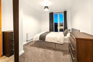 Cosy 2-Bedroom Flat with Balcony Canary Wharf - 3