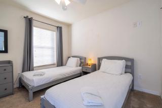 Charming 3BR Resort Townhome with Private Pool near Disney - 4