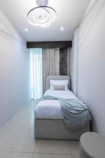 Stylish 2BR Oasis in Business Bay with Pool & Gym - 2
