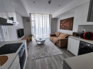 Oceans Apartments Balcony Suite - 4