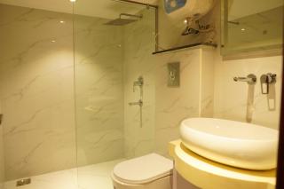 Experience a New Level of Comfort in A m a n a h Mall Link Road Model Town - 1