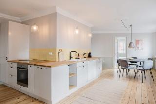 Upscale 3BR Apartment in City Center - 9