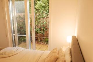 Charming Flat Near Elwood Beach - 8