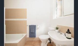 Charming Flat Near Elwood Beach - 4