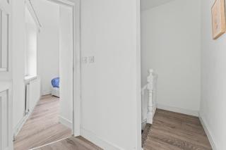 Warmth of Home at Penarth Sleeps 5 - 9