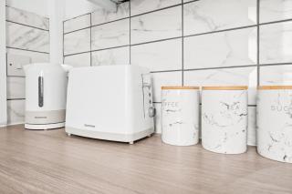 Warmth of Home at Penarth Sleeps 5 - 4