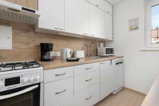 Comfortable Apartment Near the Old Town Perfect Place for Remote Work and for Sightseeing by Noclegi Renters - 8