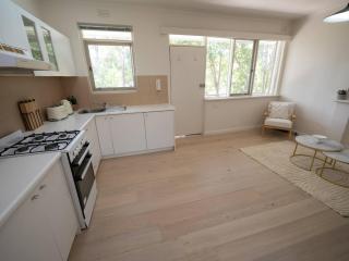 Entire apartment treehouse views - 0