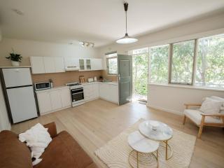 Entire apartment treehouse views - 3