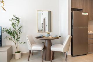 Yas Urban Studio -Elegant & Stylish Stay - 6