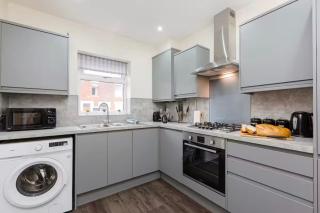 Norris Stays - Sleeps 7 by M55 - 0