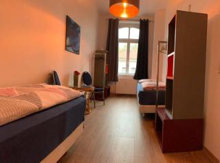 Ein Zimmer in einer 4-Zimmer-Wohnung in Leipzig mit Gemeinschaftsküche und -Bad - Lipsia - 7