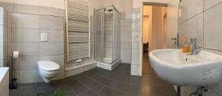 Ein Zimmer in einer 4-Zimmer-Wohnung in Leipzig mit Gemeinschaftsküche und -Bad - Lipsia - 3