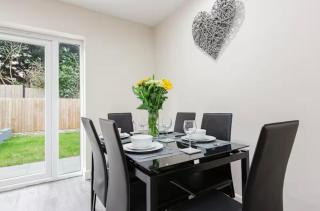 Norris Stays - Sleeps 7 by M55 - 7