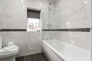 Norris Stays - Sleeps 7 by M55 - 3