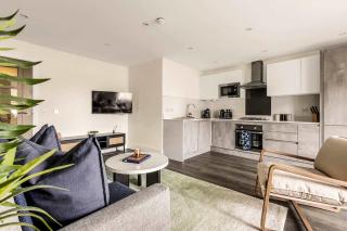 Modern 1BR Flat - 6