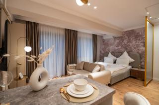 Elegant Ivory Studio by Blvd 16B7 - Quiet Garden View in Pipera - 0