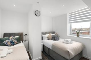 Sleek & Stylish Apartment in the Best Area - 9