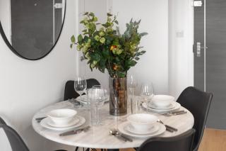 Sleek & Stylish Apartment in the Best Area - 4