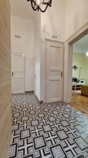 Báthory Residence by the Parliament - 1