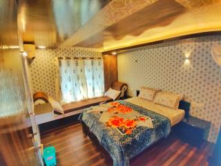 Phoniex houseboat - 0