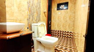 Phoniex houseboat - 1