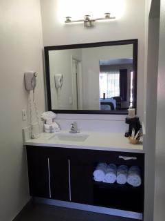 Days Inn & Suites by Wyndham Anaheim At Disneyland Park - Anaheim - 4