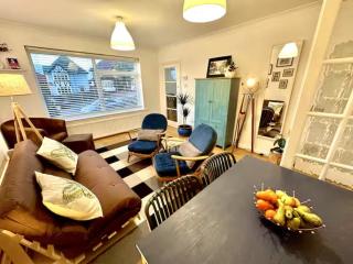 Modern Edgware flat with garden and parking - 4