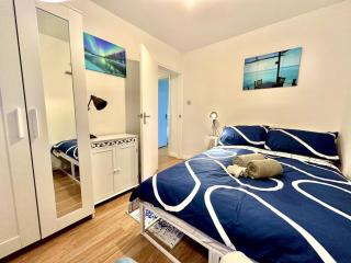 Modern Edgware flat with garden and parking - 7