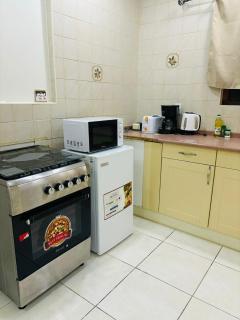 Vibrant Studio Near the Beach - 4