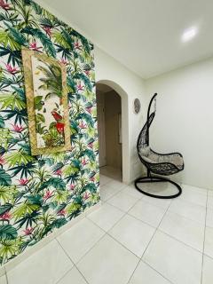 Vibrant Studio Near the Beach - 8