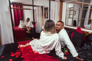 Suite romantique La Maison de Flora SPA intérieur, jardin et lit King size - 2