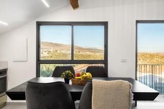 Sunny Hilltop Hideaway by Sea N' Rent - 1