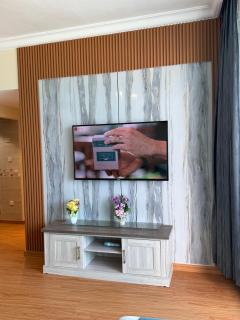 Full seaview luxury with gym,pool,jacuzzi,sauna,24x7 cafe,beach,restaurants,medical and more - 0