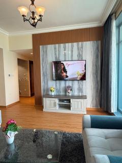 Full seaview luxury with gym,pool,jacuzzi,sauna,24x7 cafe,beach,restaurants,medical and more - 3