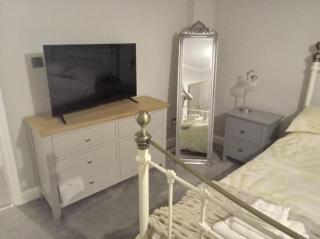 2 Bedroom Garden Flat - 3