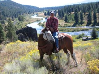 Peaceful Waterfront Log Cabin near Crater Lake National Forest, Oregon - 3