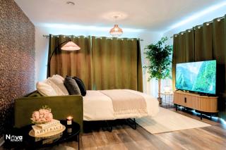 The Lexington Luxe - Central Birmingham Luxury Apartment with Free Parking, Workspace & Superfast WiFi near O2 Arena, Mailbox & Edgbaston Stadium - 1