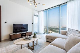 Elegant 2-Bedroom Apartment with Stunning City and Water Views - 9