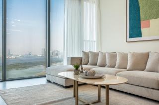 Elegant 2-Bedroom Apartment with Stunning City and Water Views - 5